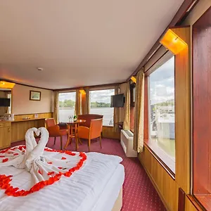 Fortuna Boat Botel Budapest